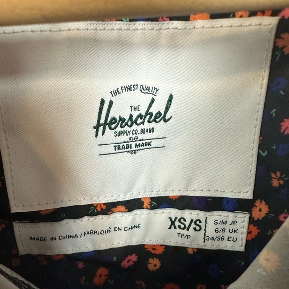 Herschel Supply Company Voyage Poncho In Black Mini Floral Sz XS - Picture 10 of 12